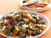 Gebratener Gemüsesalat mit Schafskäse Rezept