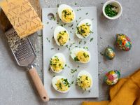Gefüllte Eier mit Grana-Padano-Zitronen-Creme und Schnittlauch Rezept