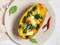 Gefüllter Spaghettikürbis mit Spinat und Mozzarella Rezept