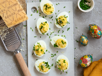 Gefüllte Eier mit Grana-Padano-Zitronen-Creme und Schnittlauch