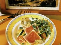 Gegrillter Thunfisch mit Salat Gegrillter Thunfisch mit Salat