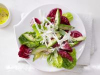Gemischte Blattsalate mit Avocado Rezept