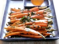 Glasierte Karotten mit Pinienkernen Rezept