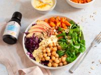 Good-Life-Bowl mit Süßkartoffeln, Kichererbsen und Kurkuma-Algenöl-Sauce Rezept