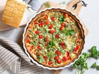 Grana-Padano-Quiche mit grünem Spargel und Kräutern Rezept