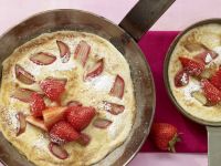 Grießpfannkuchen mit Rhabarber Rezept