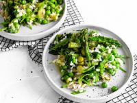 Grünes Risotto mit Frühlingsgemüse