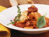 Gulasch mit Sauerkraut und mediterranen Kräutern (Szegediner) Rezept