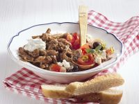 Gyros mit Zaziki und Tomatensalat Gyros mit Zaziki und Tomatensalat