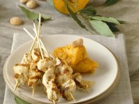 Hähnchen-Satay mit Kürbisbrei Hähnchen-Satay mit Kürbisbrei