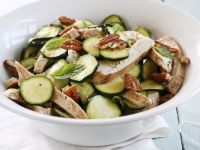 Hähnchen-Zucchini-Salat mit Nüssen Rezept