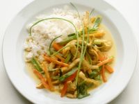Hähnchenstreifen mit Gemüse und Kokossoße aus dem Wok, dazu Reis Rezept