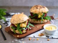 Haferflocken Burger mit Rote Bete und Walnüssen Rezept