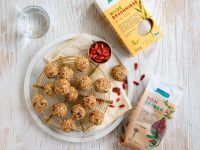 Hirse-Energie-Bällchen mit Gojibeeren und Schokodrops Rezept
