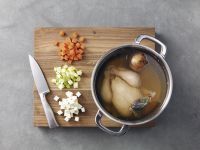 Hühnersuppe kochen