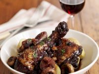 Huhn in Weinsoße (Coq au vin) Huhn in Weinsoße (Coq au vin)