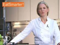 Muscheln zum Garen in Papier vorbereiten