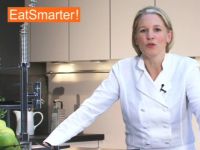 Einen ganzen frischen Oktopus korrekt kochen