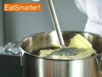 Wie Sie eine Brühe ganz einfach entfetten