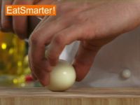 Wie Sie ein hartgekochtes Ei geschickt aushöhlen