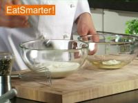 Wie Sie Gelatine kinderleicht mit Joghurt verrühren