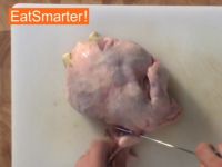 Ein ganzes Hähnchen ganz einfach in Stücke zerteilen