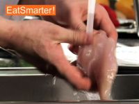 Wie Sie Hähnchenbrustfilet richtig waschen