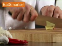 Wie Sie frischen Ingwer gekonnt fein hacken