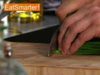 Wie Sie Schnittlauch am besten in feine Röllchen schneiden