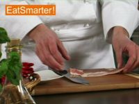 Wie Sie Bacon geschickt in feine Würfel schneiden