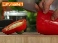 Wie Sie eine Paprikaschote mühelos zum Füllen vorbereiten