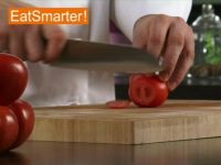 Wie Sie eine Tomate geschickt würfeln