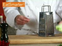 Wie Sie ganzen oder halbierten Fenchel mühelos fein hobeln