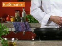 Wie Sie einen Kaiserschmarrn kinderleicht in kleine Stücke zerteilen