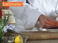 Wie Sie Lachsfilet problemlos in Würfel schneiden