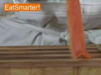 Wie Sie ein Lachsforellenfilet narrensicher von Gräten befreien