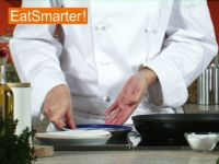 Wie Sie Sardinenfilets richtig braten und abtropfen lassen