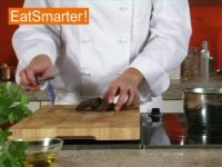 Wie Sie Schokolade schonend im Wasserbad schmelzen