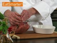 Wie Sie einen Hackbraten ganz einfach in Form bringen