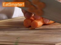 Wie Sie Möhren geschickt in dünne Scheiben schneiden