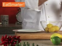 Wie Sie Salzkartoffeln richtig durch eine Presse drücken