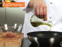 Wie Sie Hähnchenbrust-Filetstücke richtig anbraten