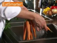 Wie Sie Möhren kinderleicht waschen, putzen und schälen