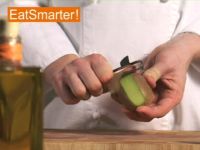 Wie Sie eine Kiwi ganz einfach schälen
