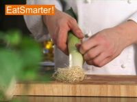 Wie Sie Lauch richtig putzen und waschen