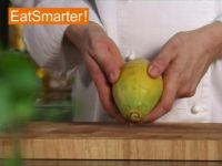 Wie Sie eine Papaya problemlos schälen und entkernen