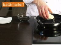 Wie Sie ganz einfach Sesam in der Pfanne rösten