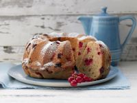 Johannisbeer-Guglhupf mit Dinkelmehl Rezept