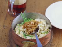 Käsespätzle mit Sauerkraut und Zwiebeln Rezept