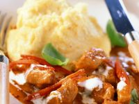 Kalbsgulasch mit Polenta Kalbsgulasch mit Polenta